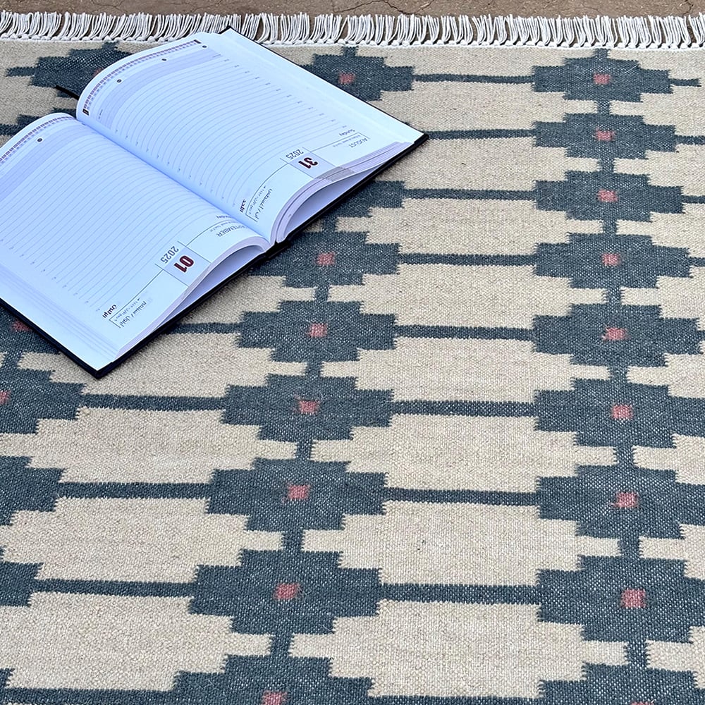 Handcrafted Vintage Multicolor Wool Dhurrie For Living